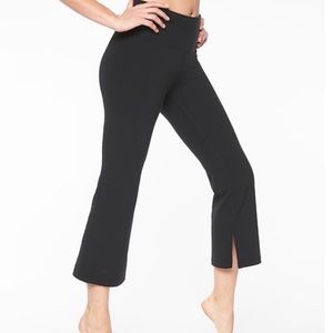 Athleta Barre Kickflare Capri’s Sz S